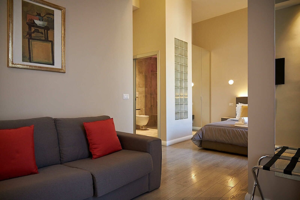 The Roman Empire Guesthouse 38/63