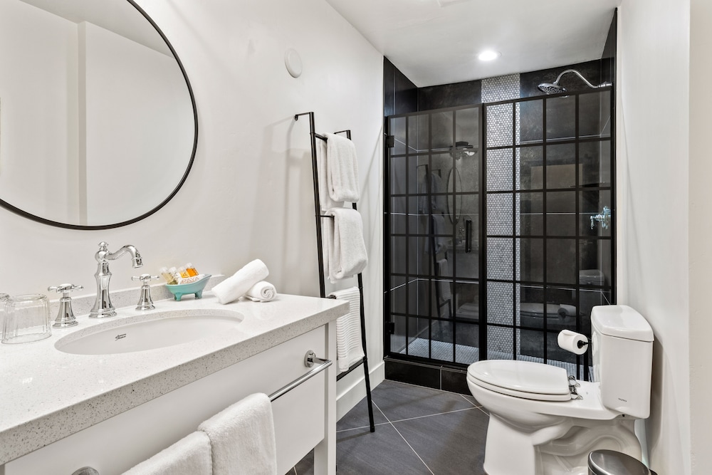 Bespoke Inn Flagstaff 47/50