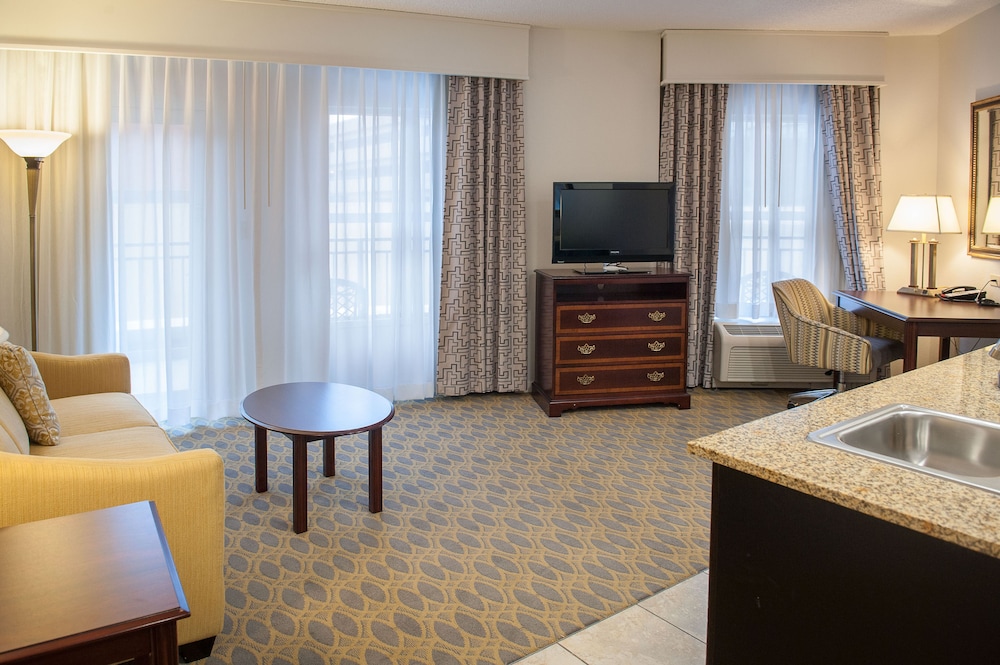 Hampton Inn & Suites Mobile- Downtown Historic District 34/56