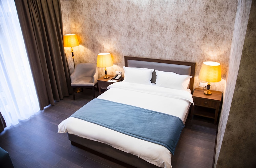 Macara Sheki City Hotel 8/30