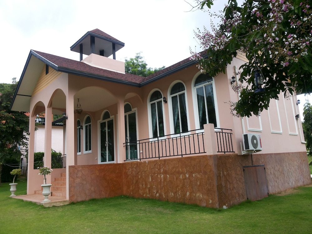Stamp Hills Resort And Restaurant 64/71