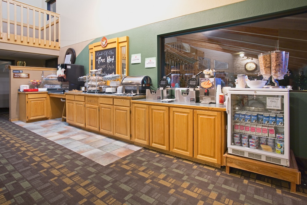 Cobblestone Hotel & Suites - Wisconsin Rapids 26/31
