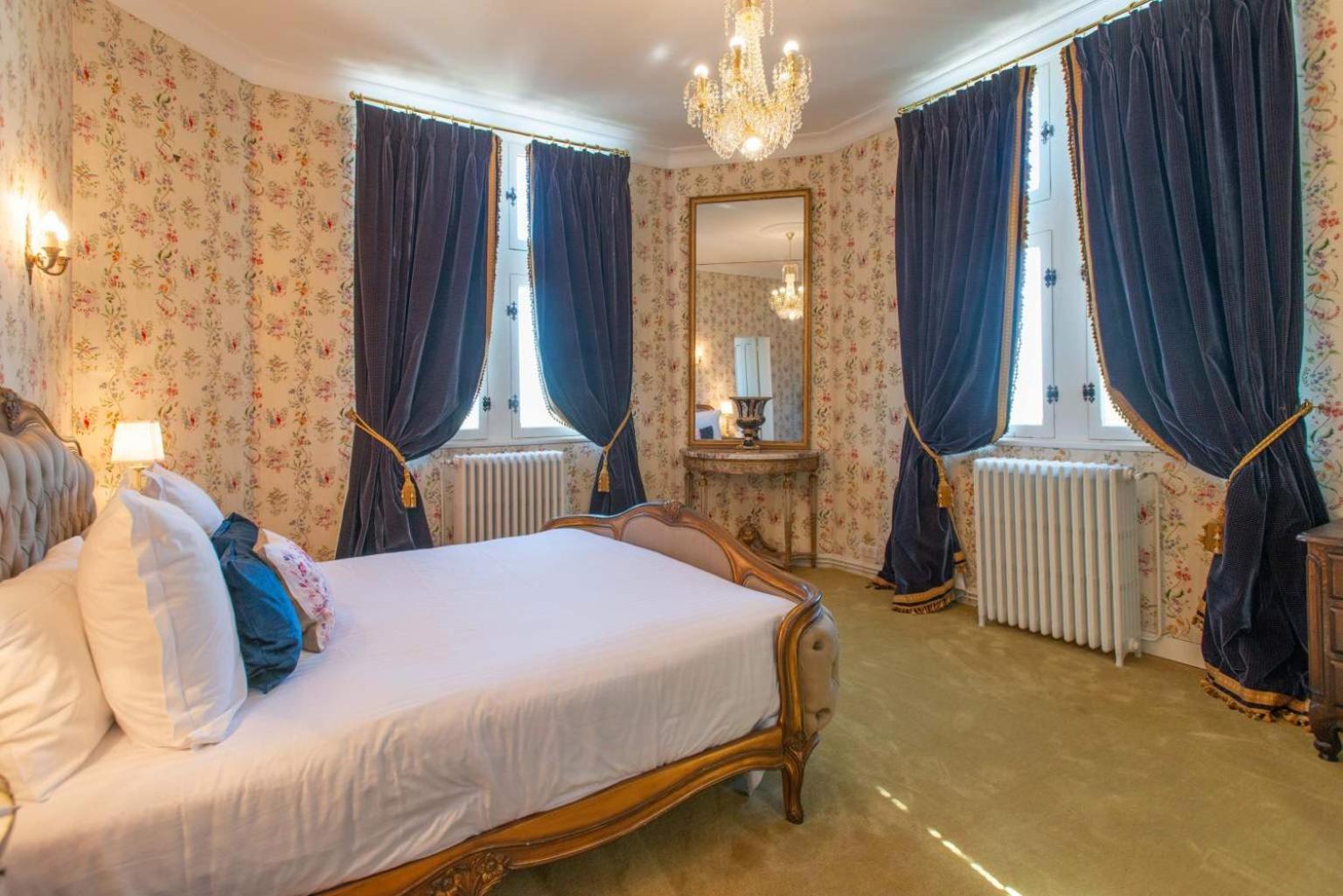 Castle, Deluxe