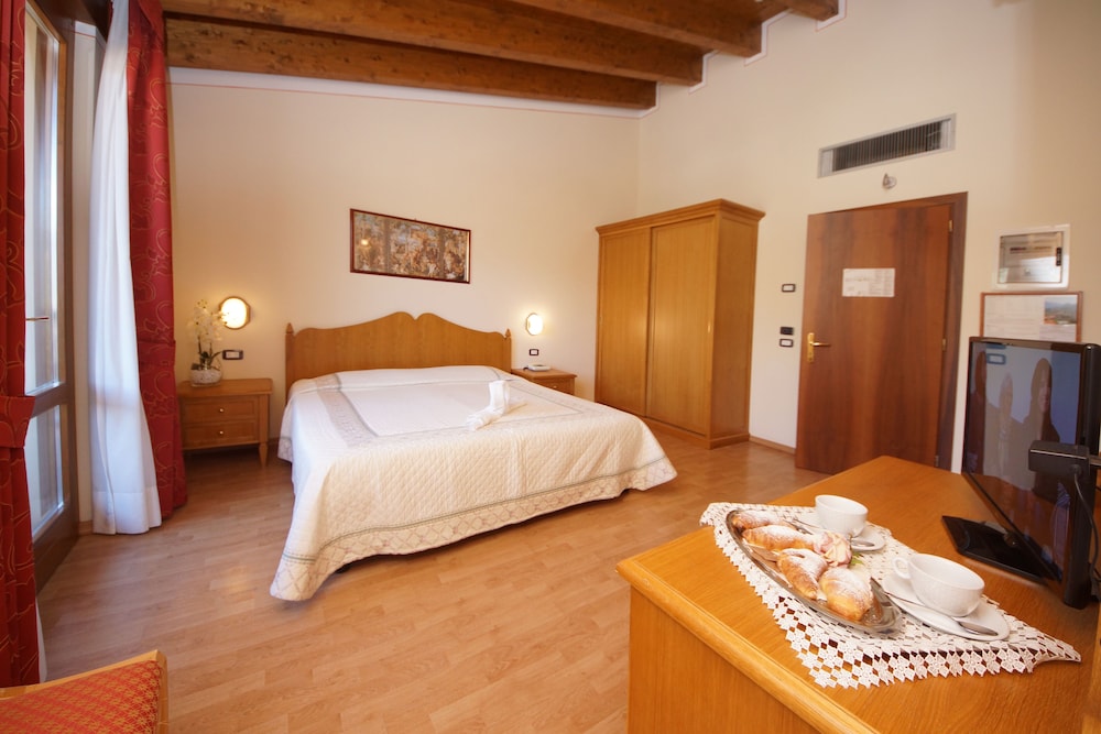 Hotel Pineta Campi 31/90