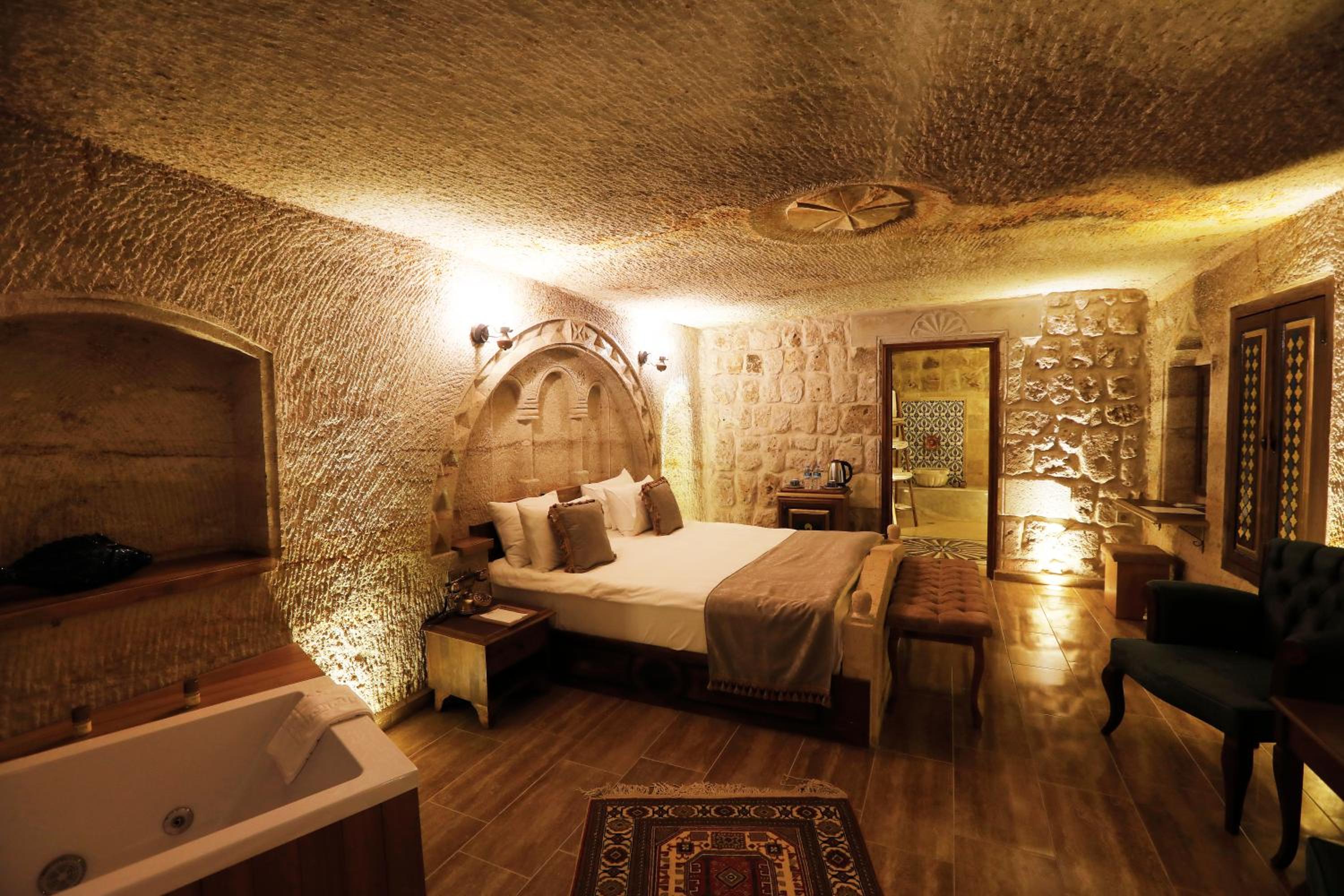 Cave, Suite