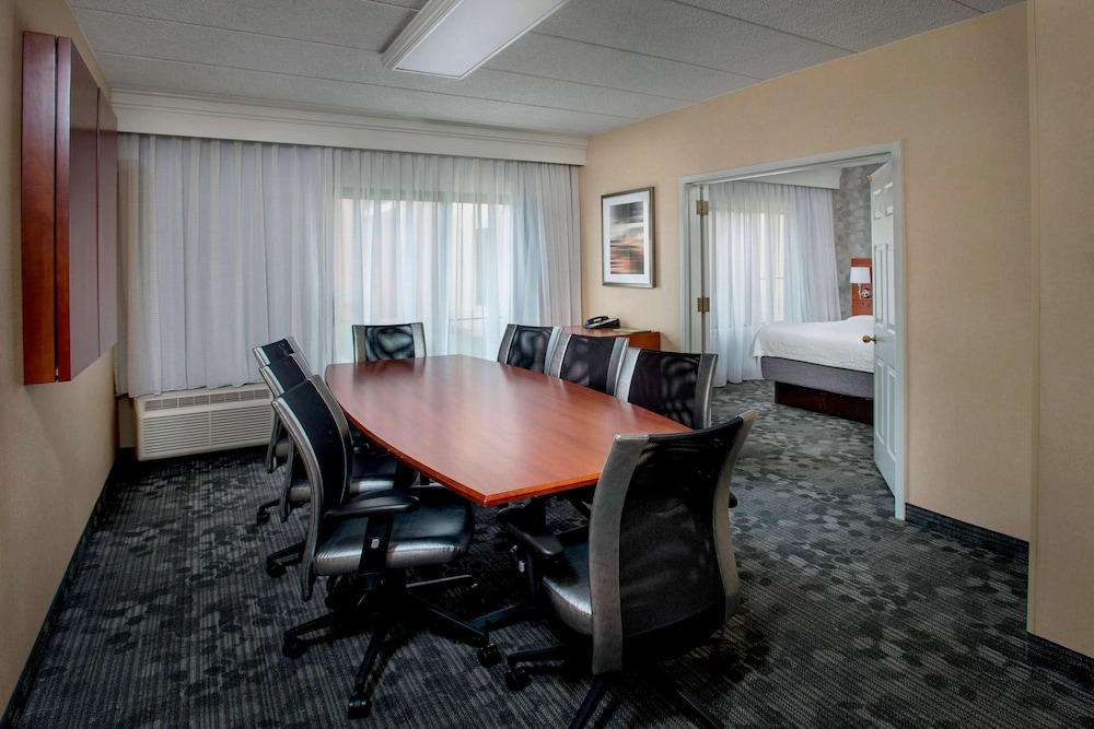 Sonesta Select Philadelphia Airport 39/54