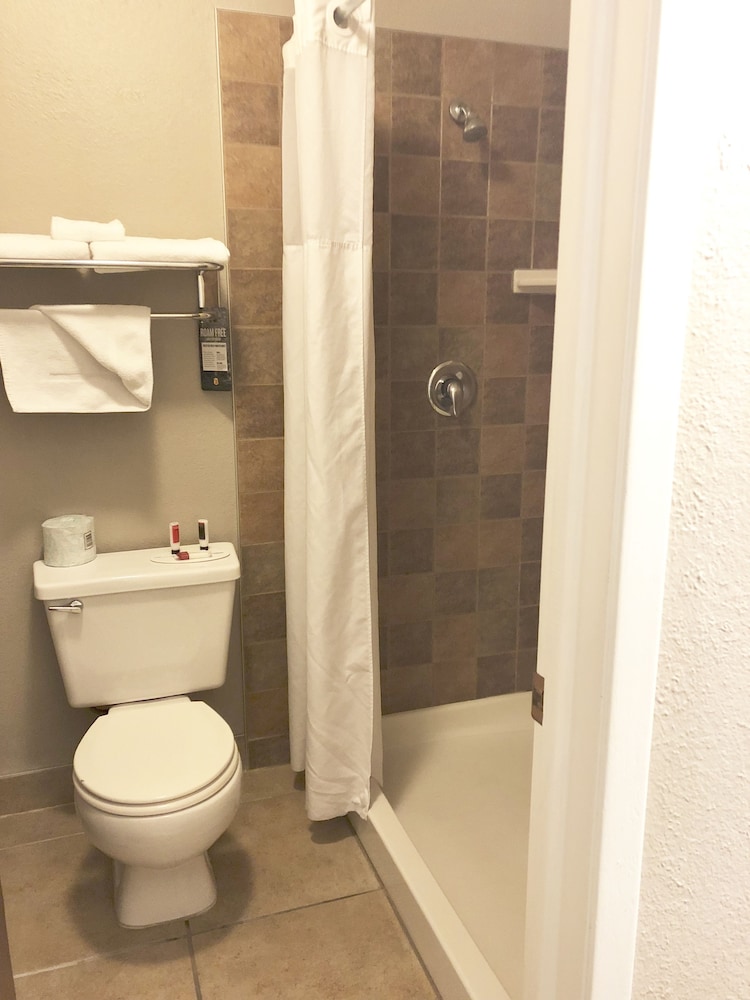 Super 8 by Wyndham Pocatello 11/25