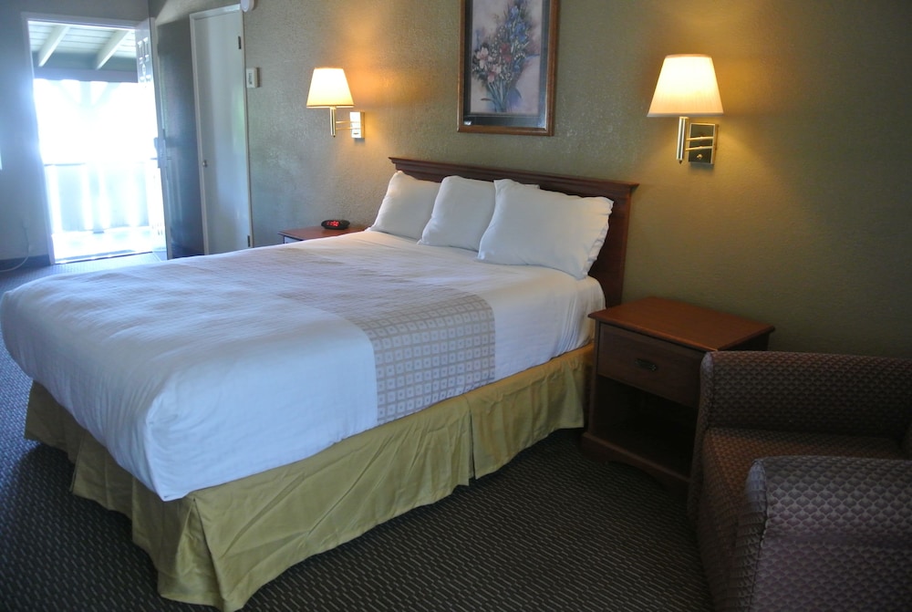 Vino Inn & Suites (ex Rancho Tee Motel) 30/63