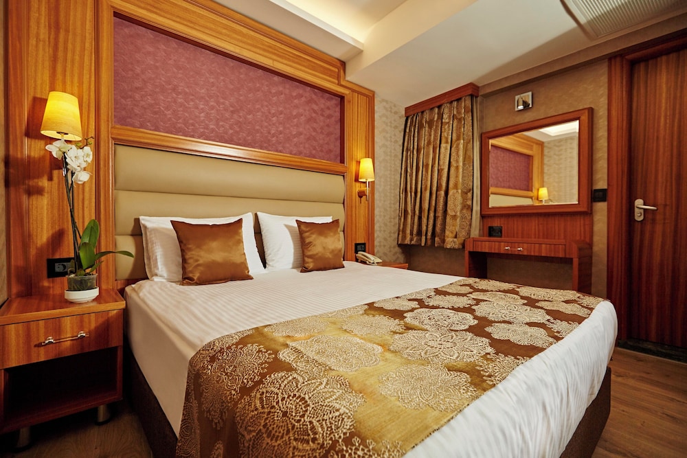 ECONOMY, SINGLE, DOUBLE BED