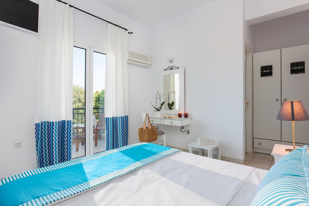 Iris Beach Hotel 24/41