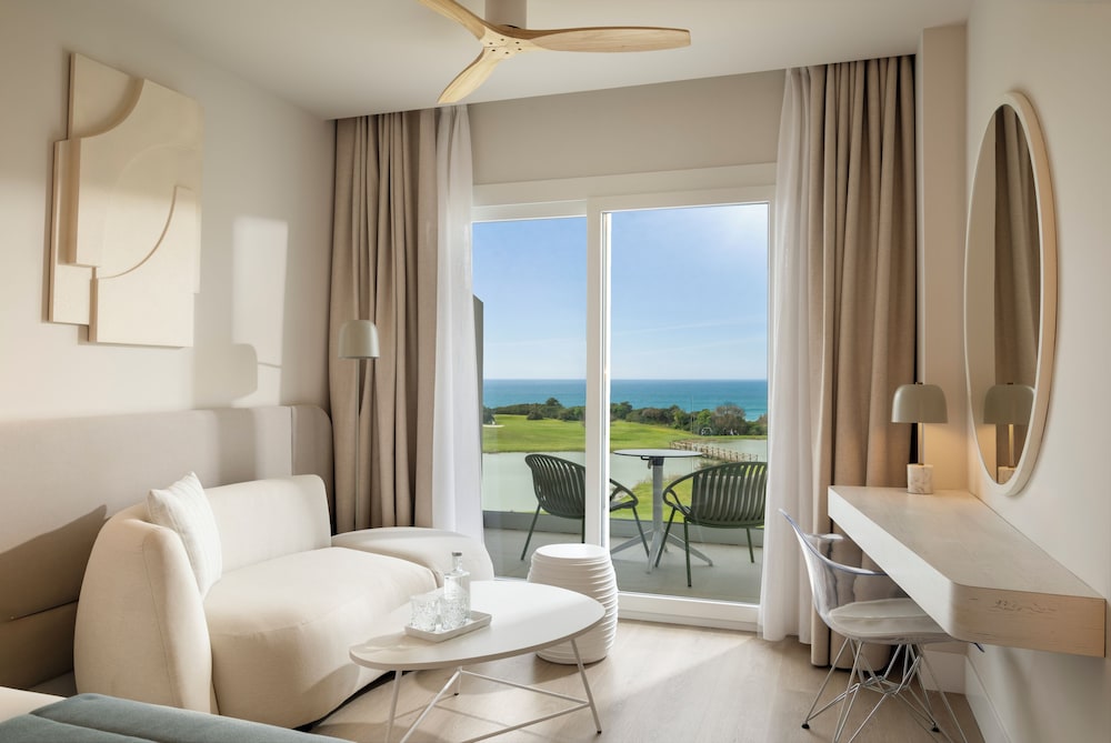 غرفة ديلوكس بإطلالة على البحر مفردة بسرير مزدوج، Amare Beach Hotel Sancti Petri 5/10