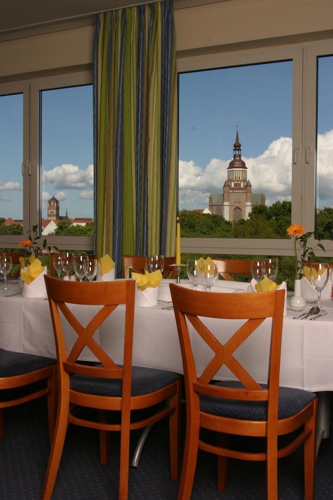 Intercityhotel Stralsund 34/47