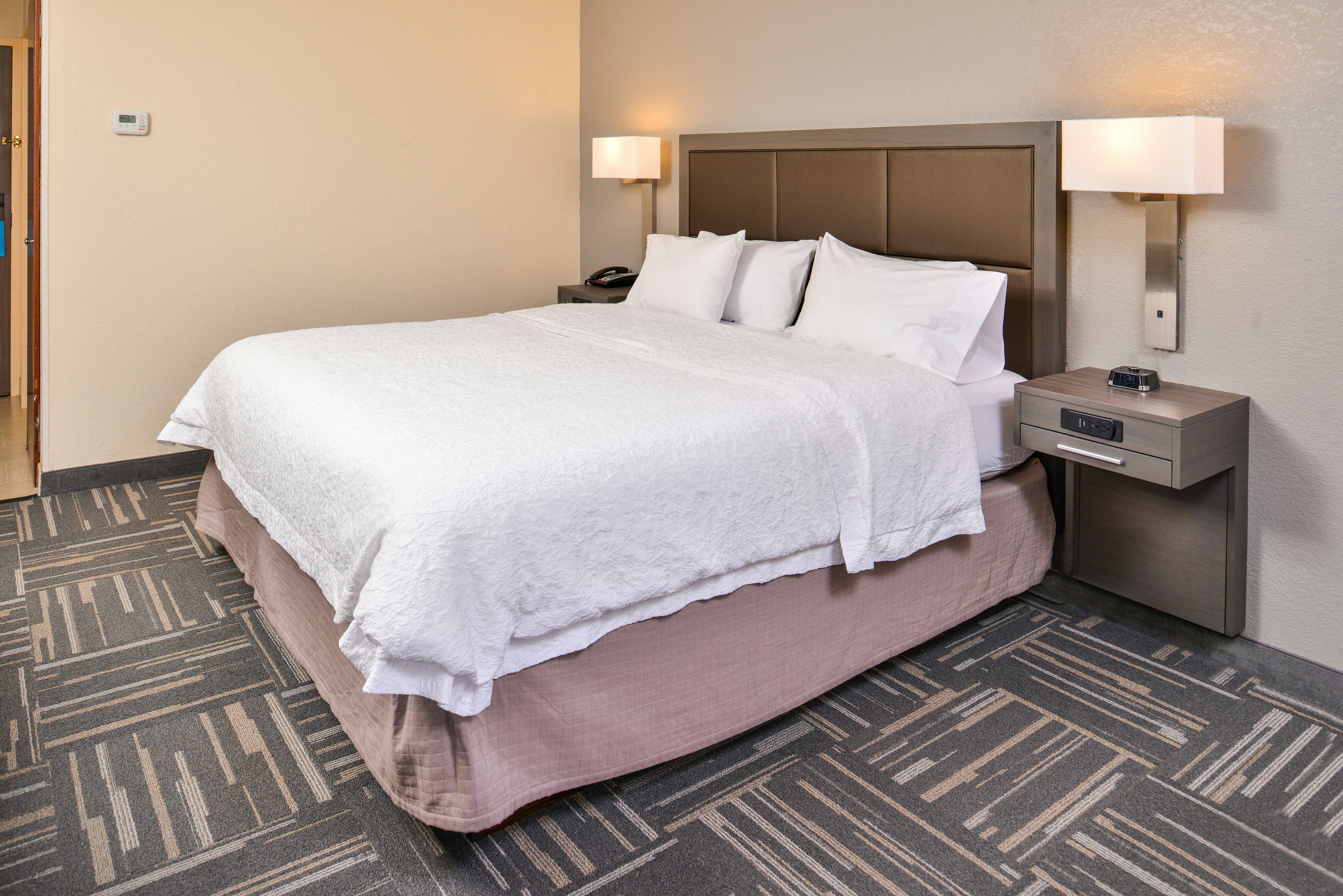 ROOM, KING BED, ACCESSIBLE