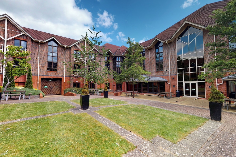 Village Hotel Swindon 72/73