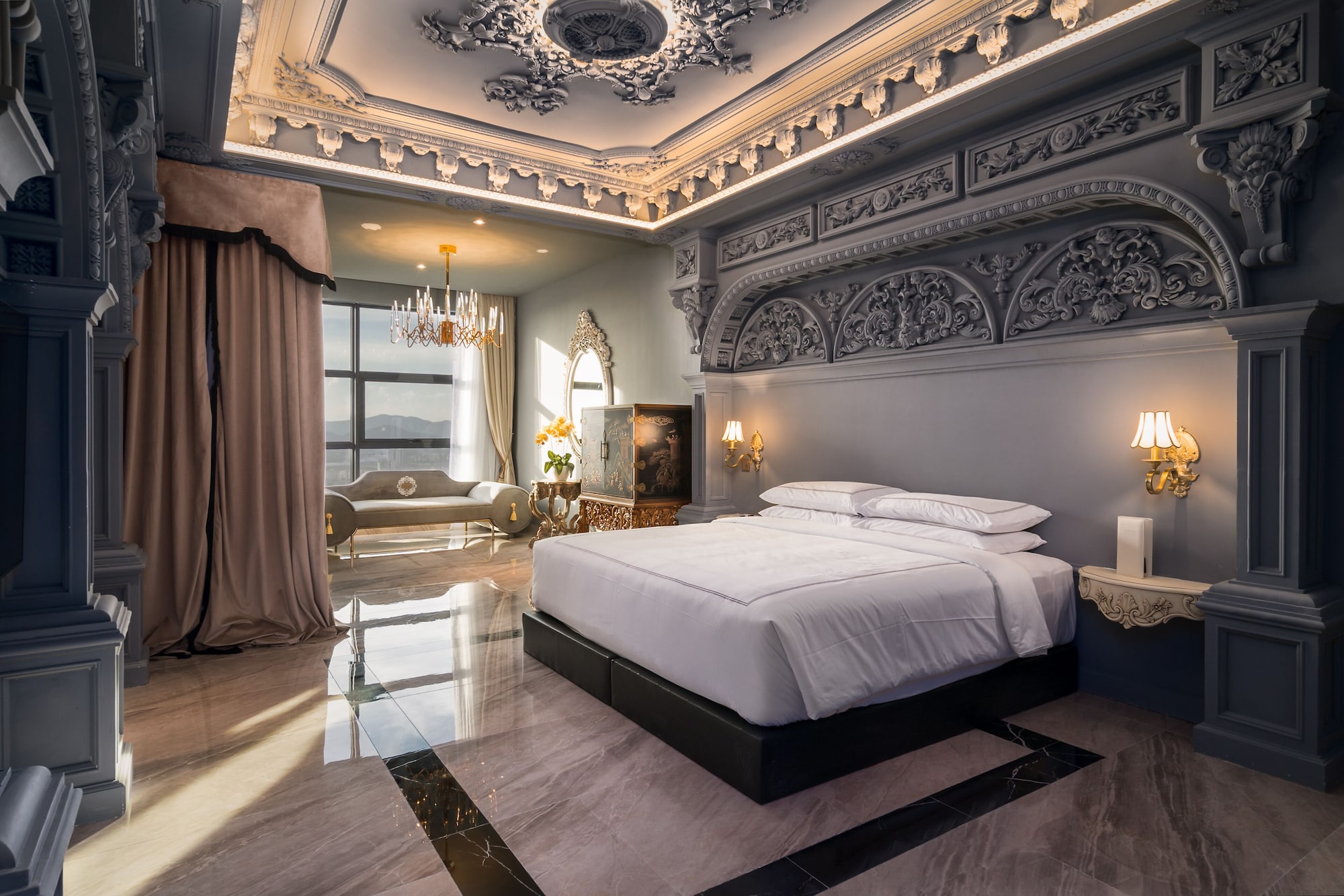 King Bed, Palatine View