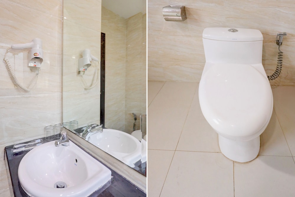 RedDoorz Premium near Grand Batam Mall 50/50