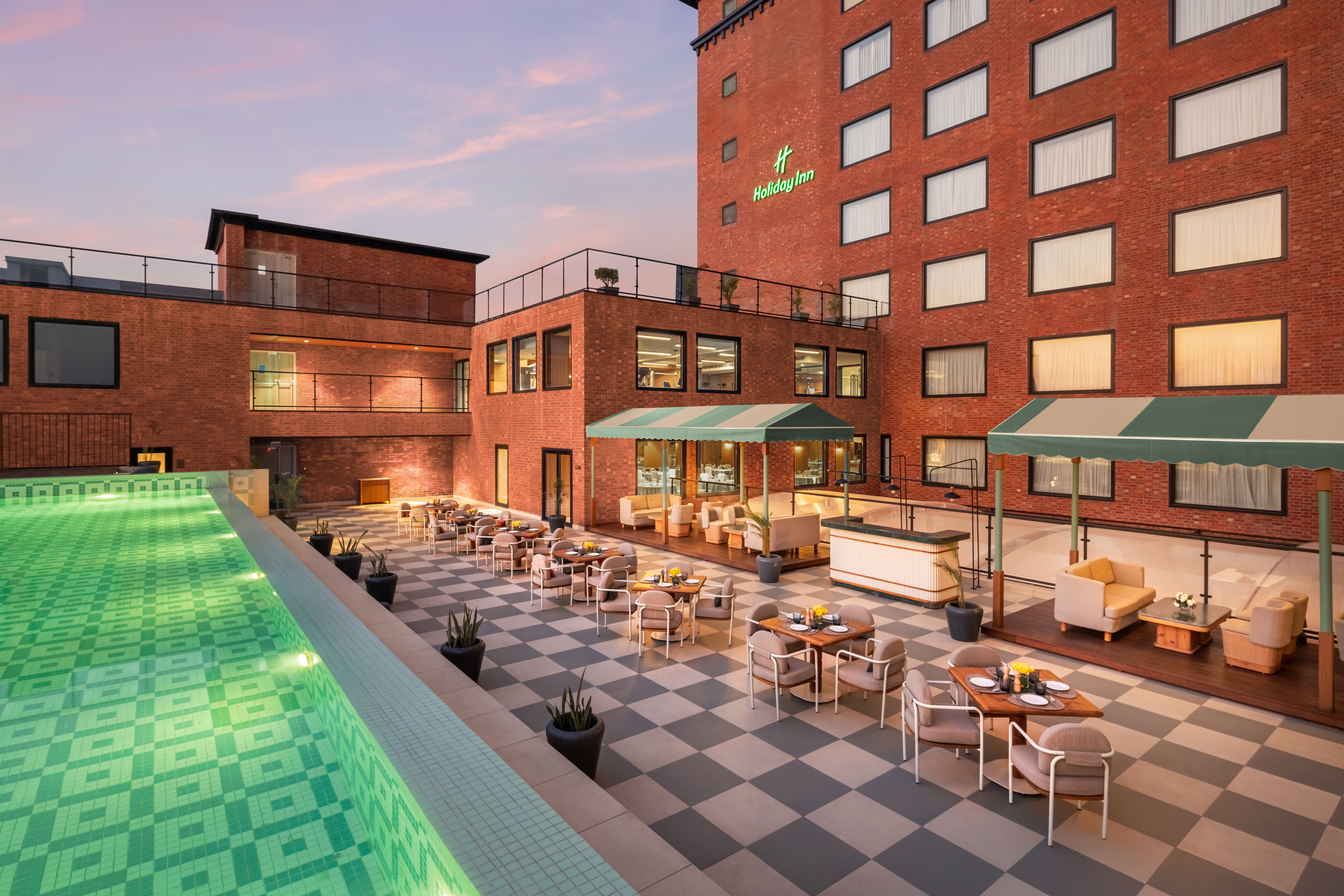 Holiday Inn Gurgaon NH8 50/50