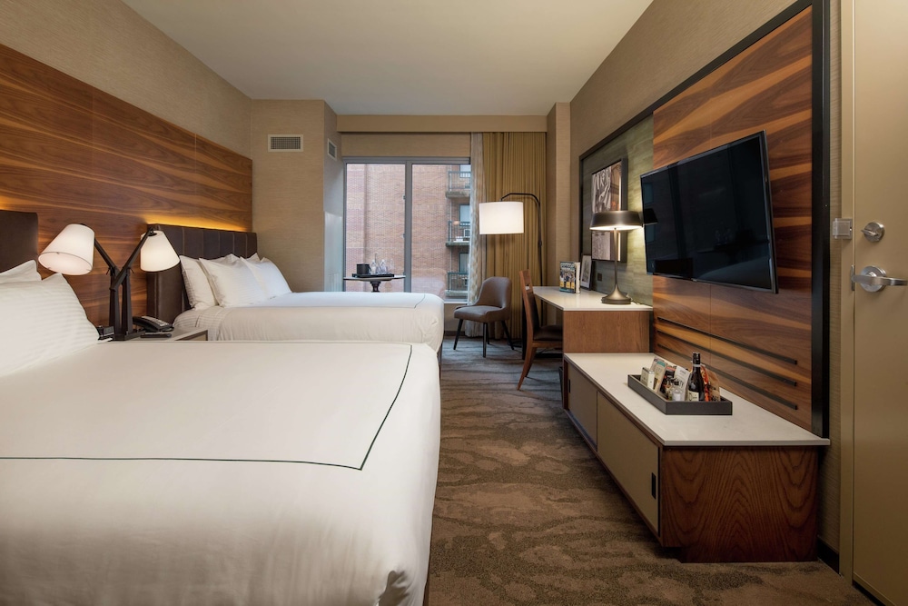 The Porter Portland Curio Collection By Hilton 20/67