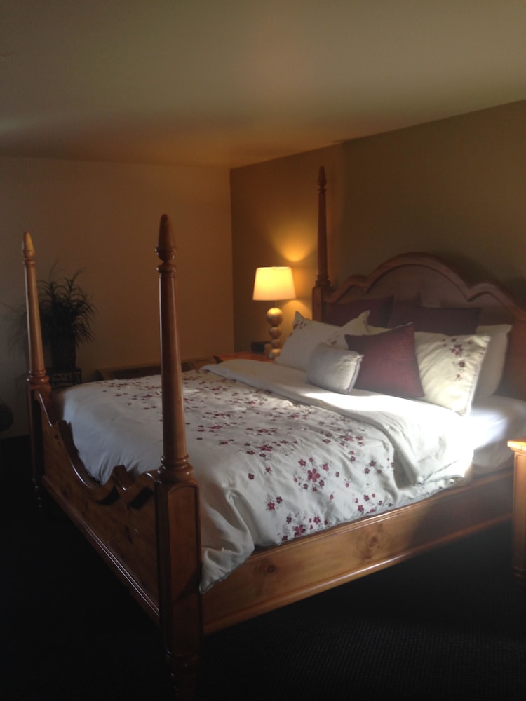 Cedars Inn 30/52