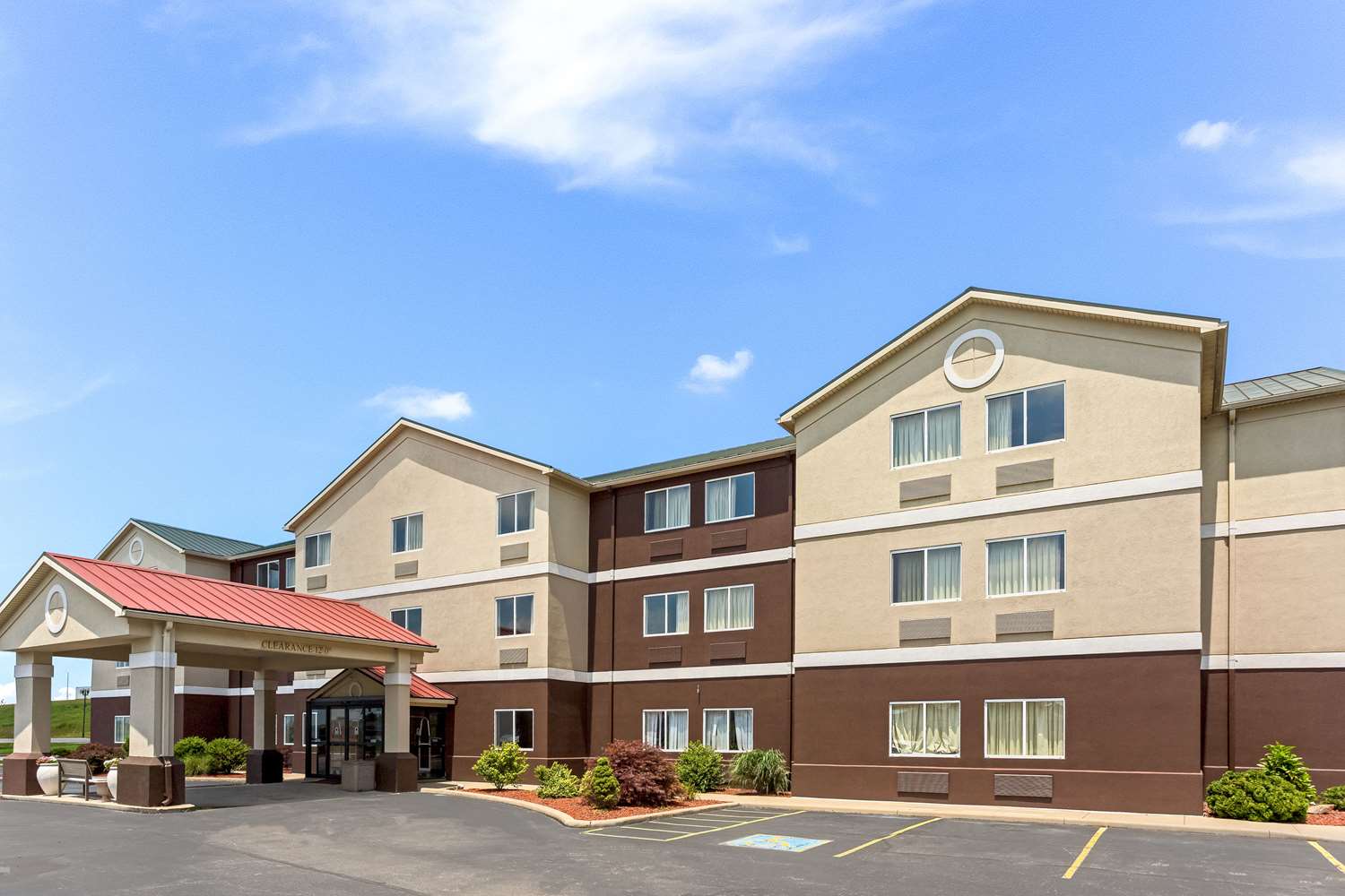 Quality Inn & Suites Ferdinand 27/27