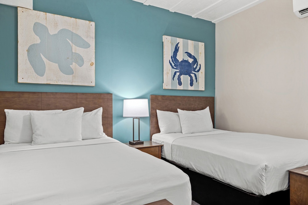 1 Bedroom, Suite, 3 Double Beds, Ground Floor