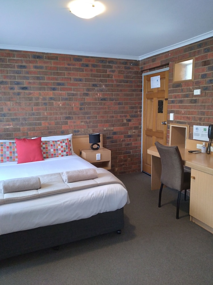 Pevensey Motor Lodge 16/52
