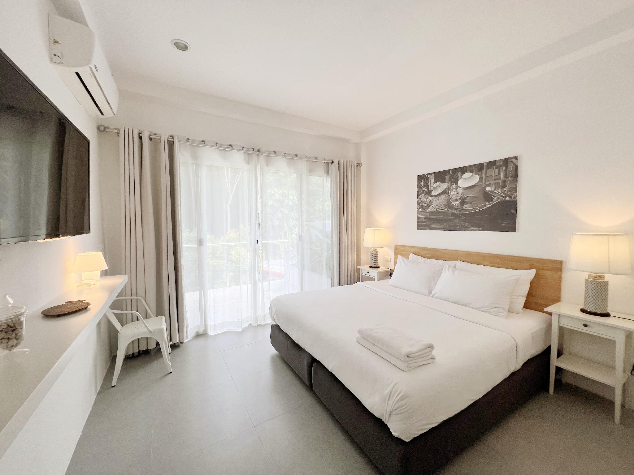 Suite, 2 Double Beds, Living Area, Balcony, Pool Access