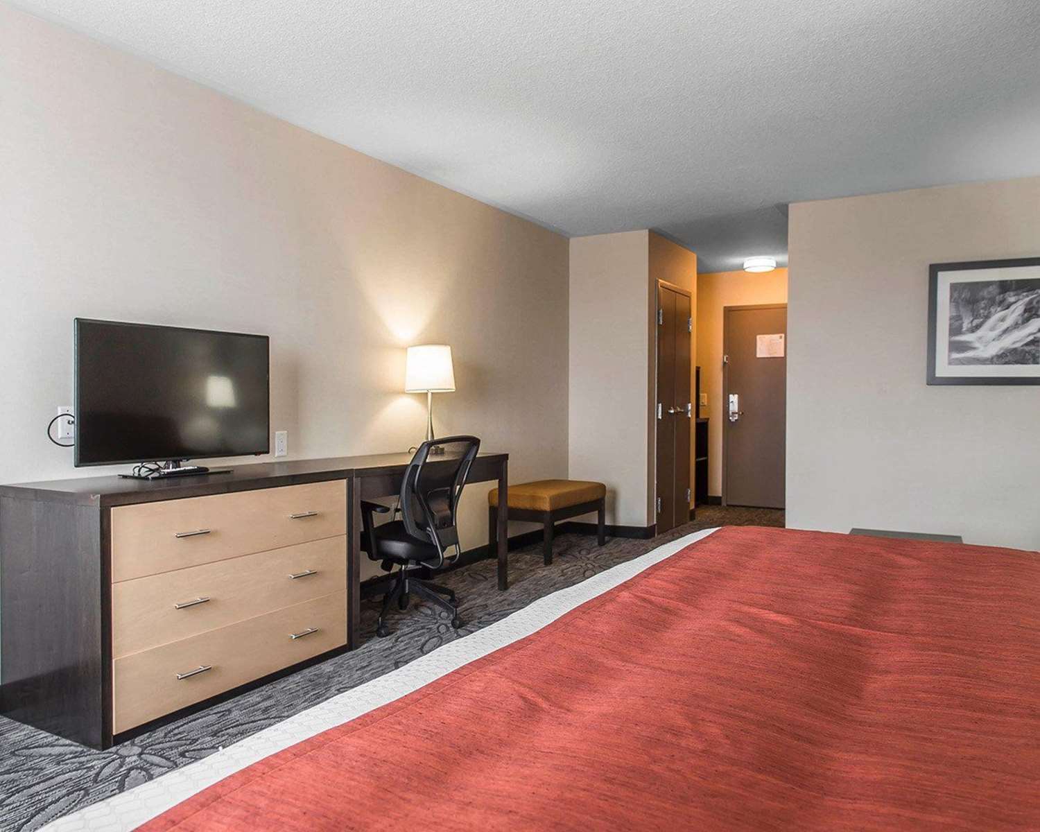 Quality Inn & Suites Kingston, ON 40/45