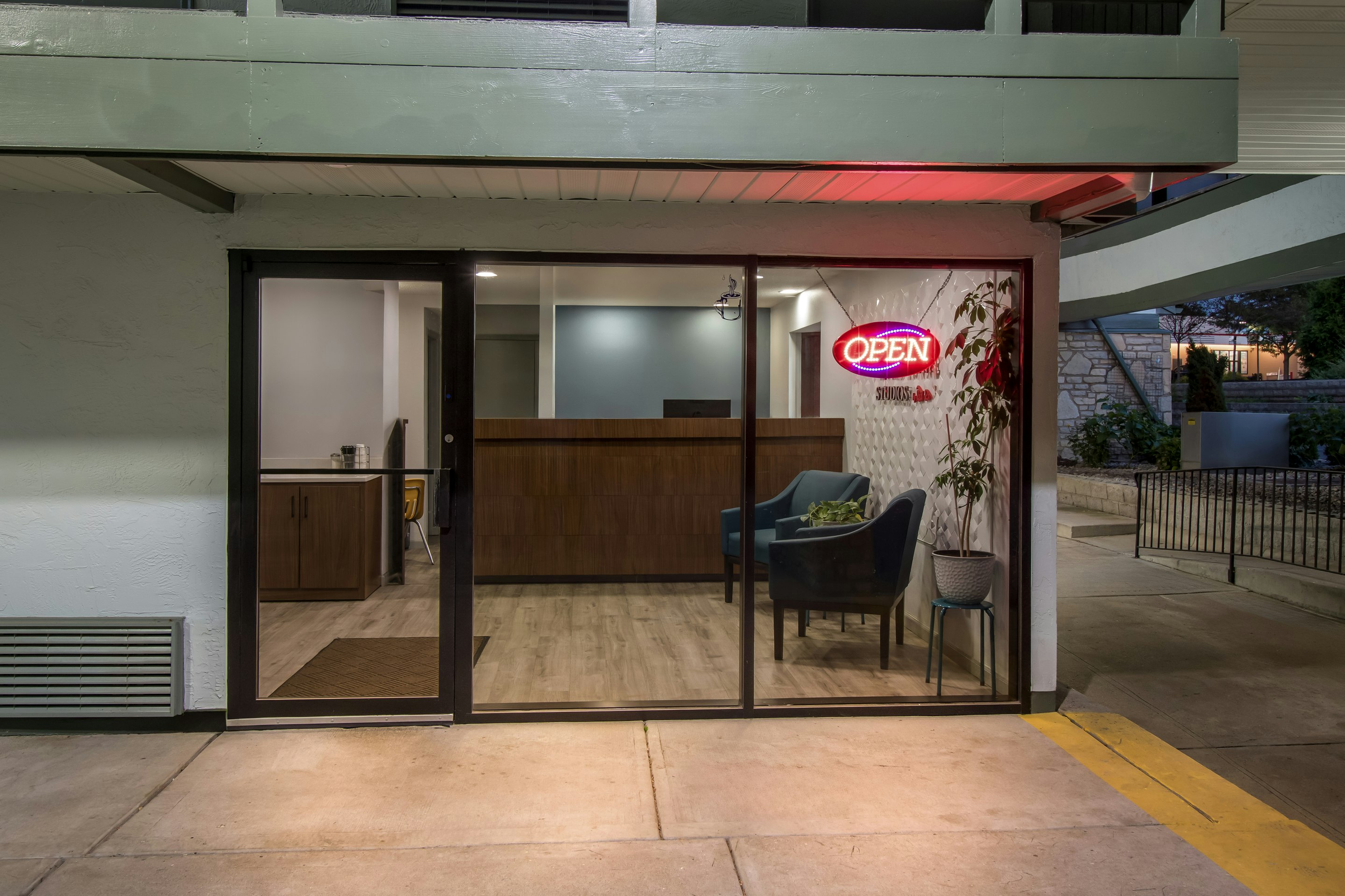 HomeTowne Studios Florence, KY-Cincinnati Airport 6/29