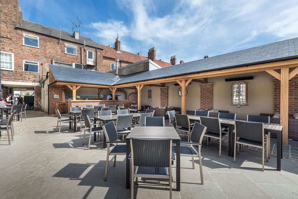 The Golden Fleece Hotel 39/50