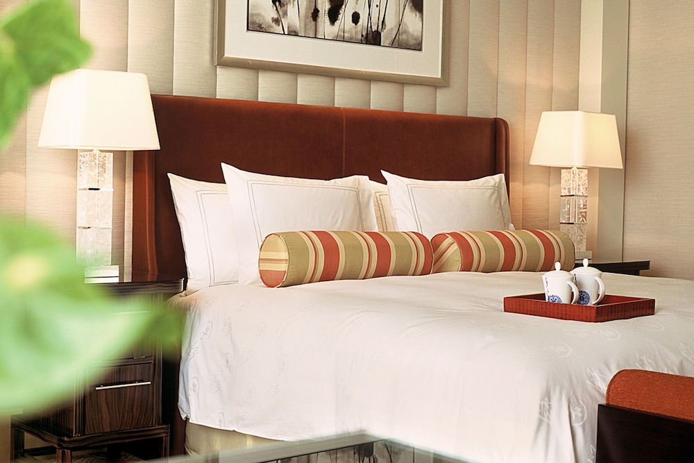 Ritz Carlton Financial Street 23/42