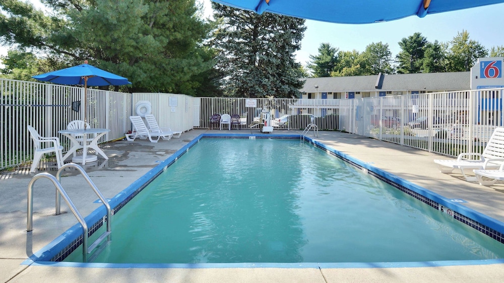 Motel6 Nashua, NH - North 53/58