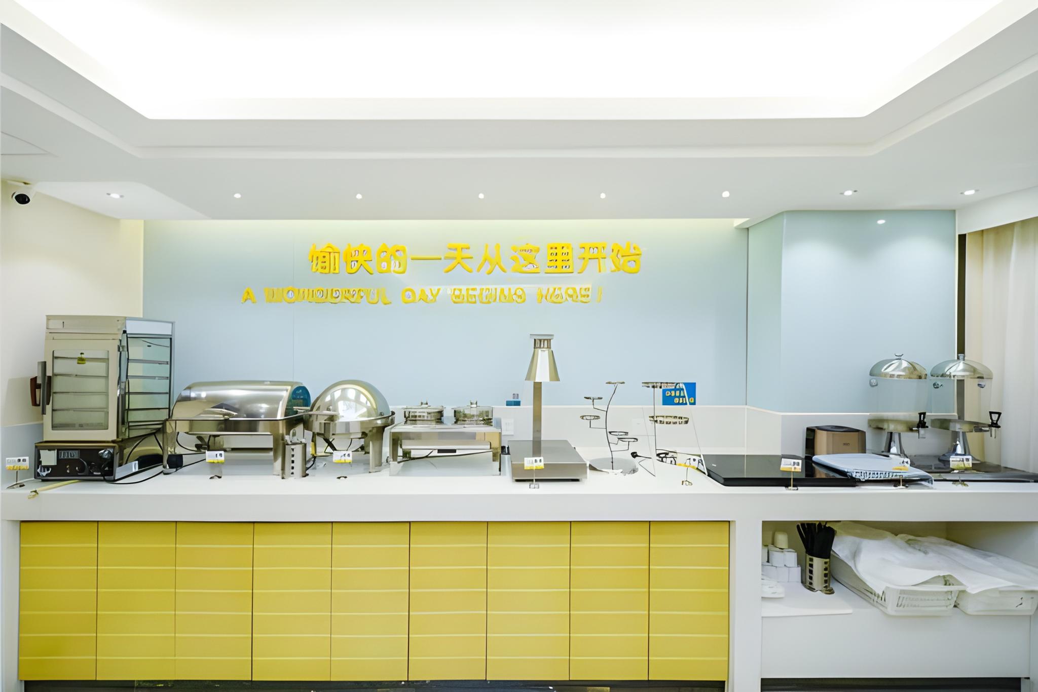 City Comfort Inn (Chongqing Yangjiaping Pedestrian Street Light Rail Station) 48/48