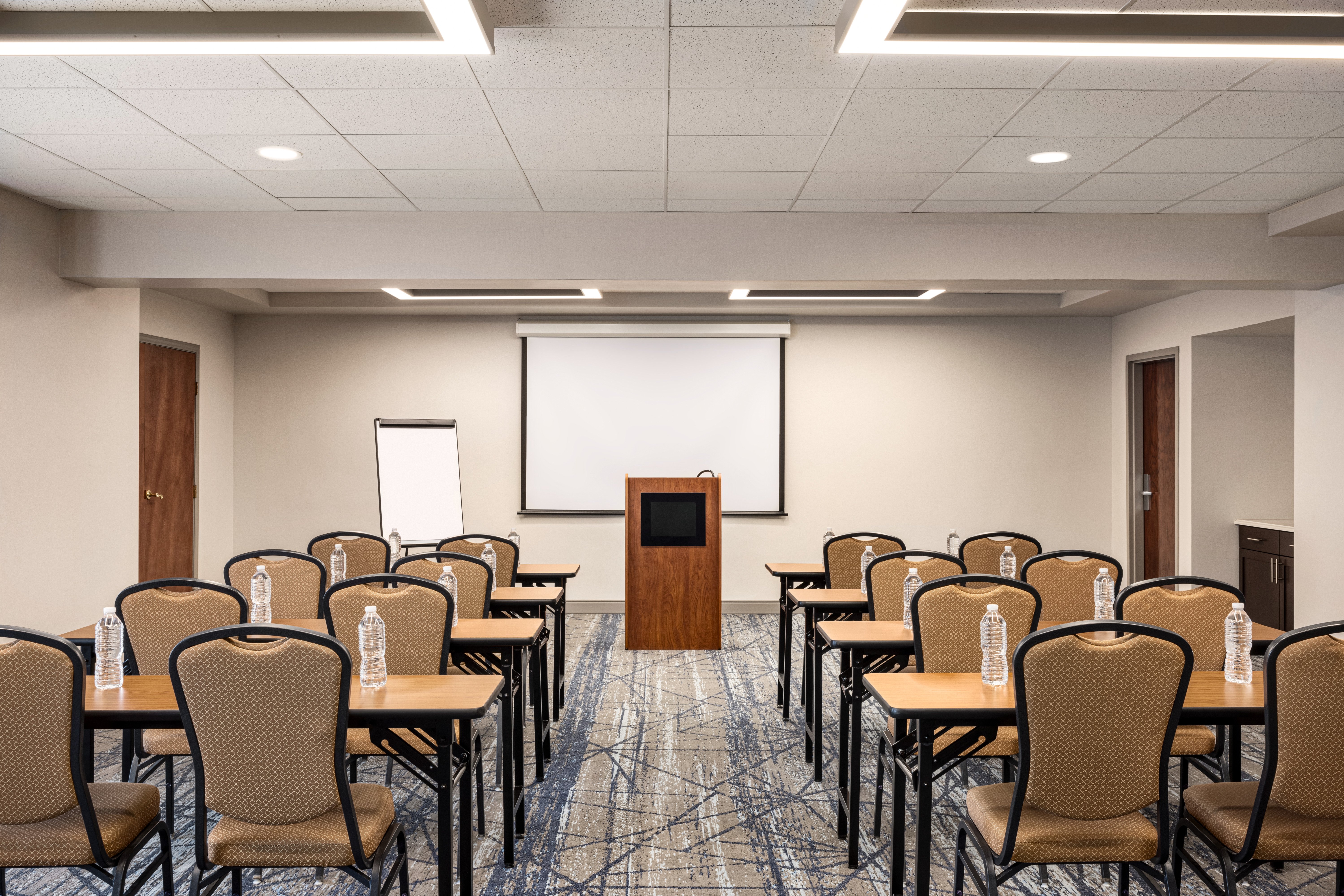 Holiday Inn Express And Suites Indianapolis W Airport Area 52/65