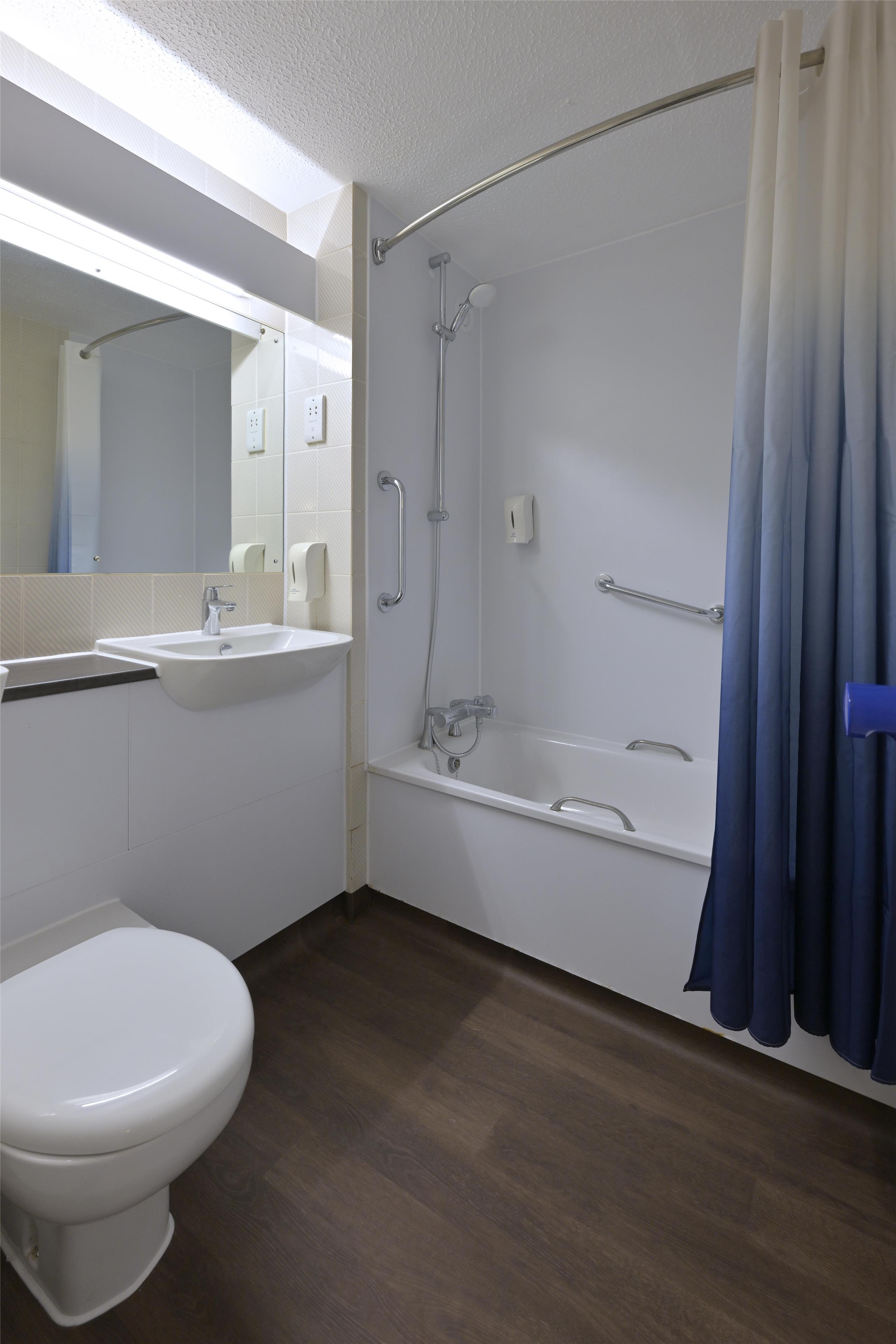 Travelodge Oxford Wheatley 22/24