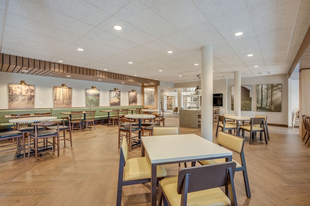 Fairfield Inn & Suites by Marriott Whitewater 31/38