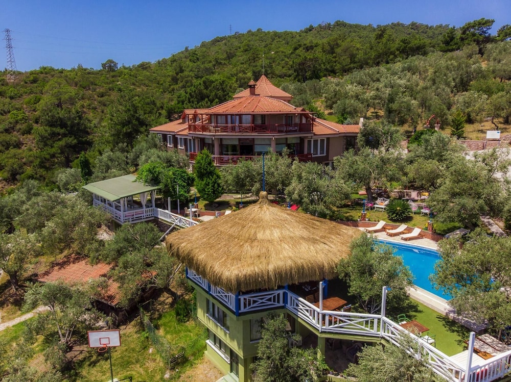 Aeneas Hotel 45/50