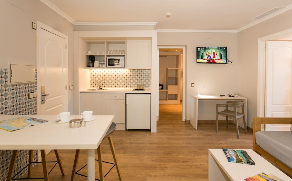 Minura Cala Galdana and Apartamentos D Aljandar 38/50