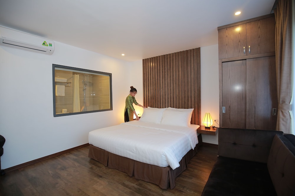 DELUXE, QUEEN BED
