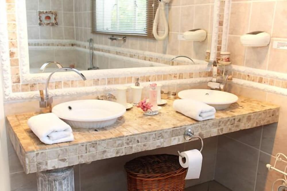 Belurana Collection River Manor 44/50