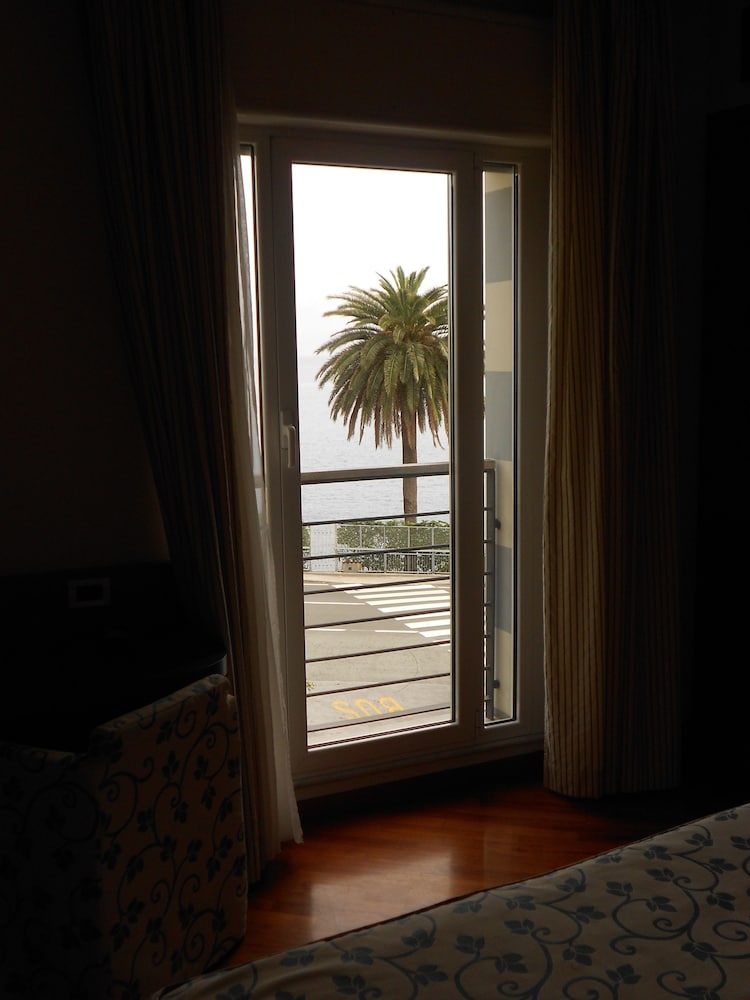 Hotel Le Roi 49/67