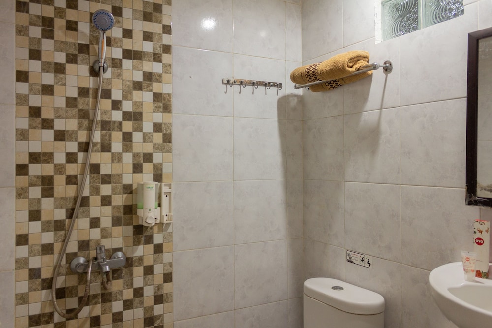 Oyo 989 Audah Guesthouse Syariah 36/36