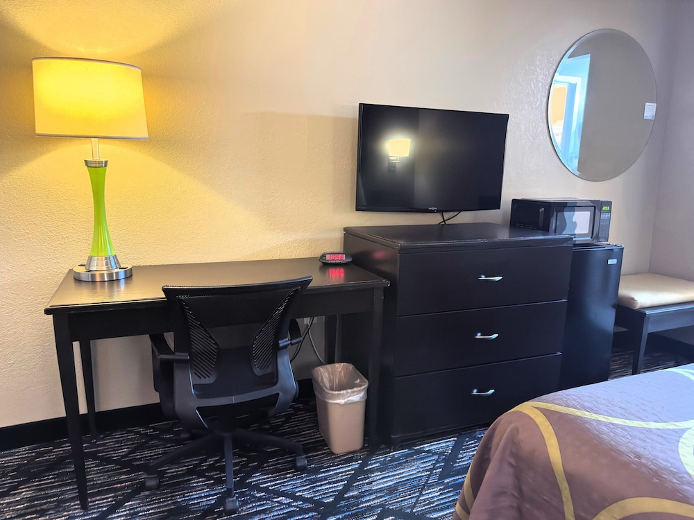 Super 8 by Wyndham Lakeland 31/41