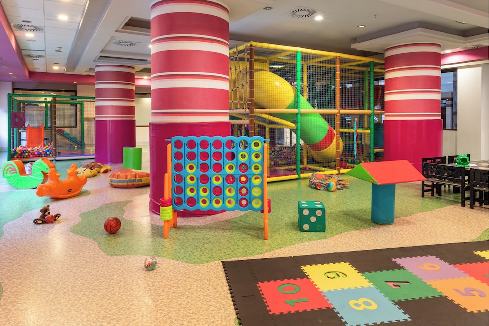 HOLIDAY WORLD RESORT 64/70