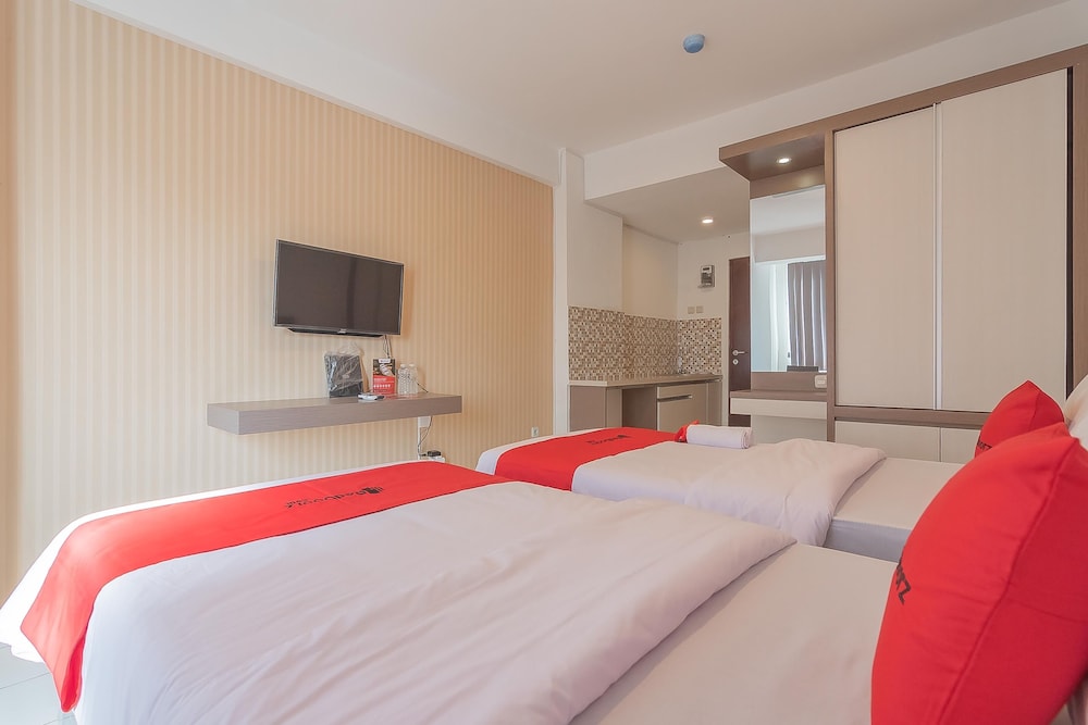 RedDoorz Apartment @ Emerald Towers Bandung 10/25