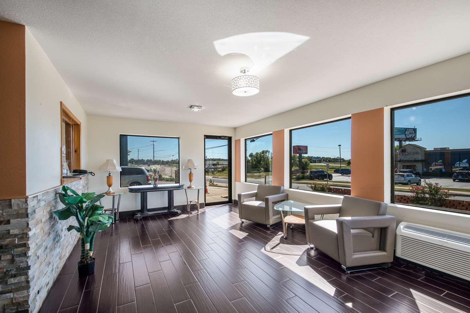 Americas Best Value Inn & Suites Harrisonville 23/33