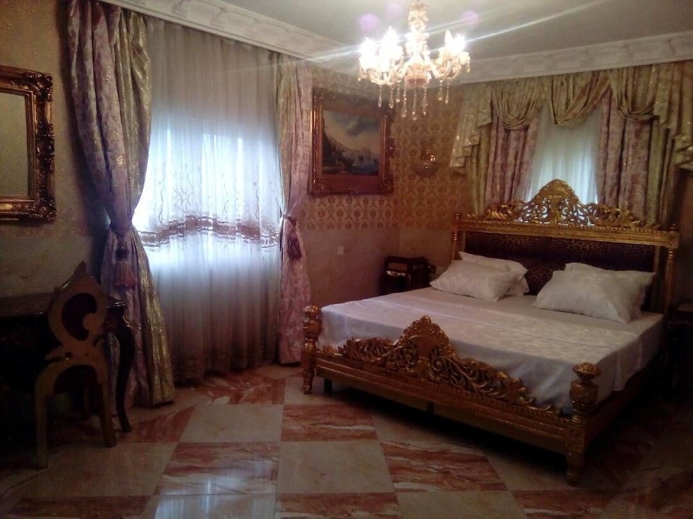 Grand Emperor Hotel 5/40