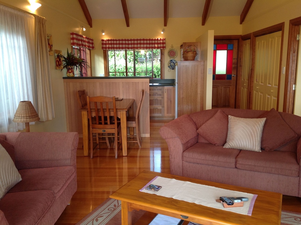 Jacaranda Park Holiday Cottages 2/12