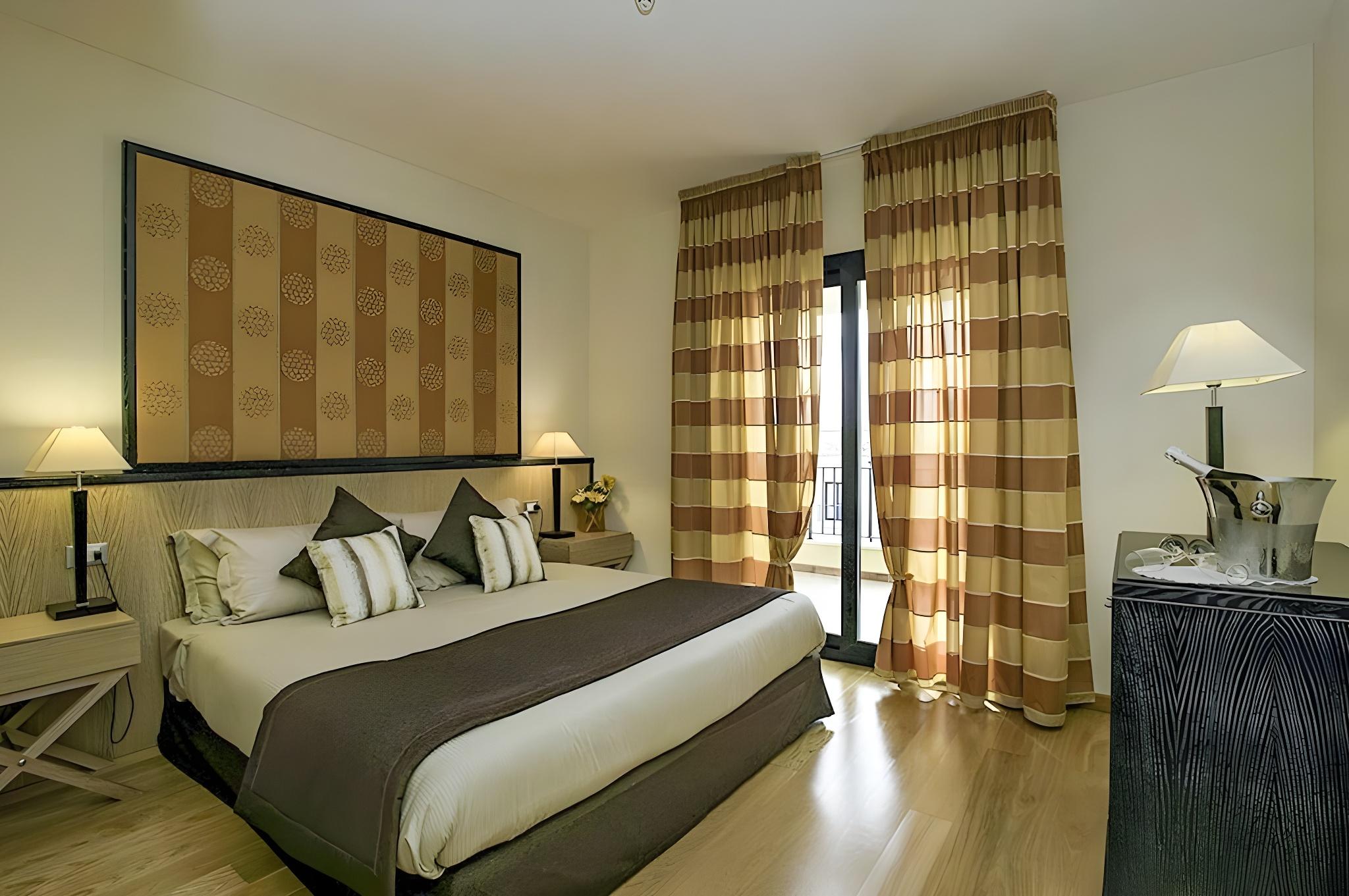 Suite, King Bed, Sofa, Mahara Hotel 2/2