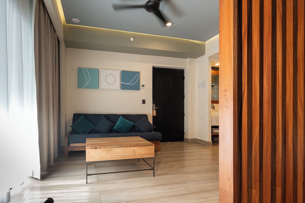 Cristalino Lagoon Front Hotel, Restaurant & Spa 74/94